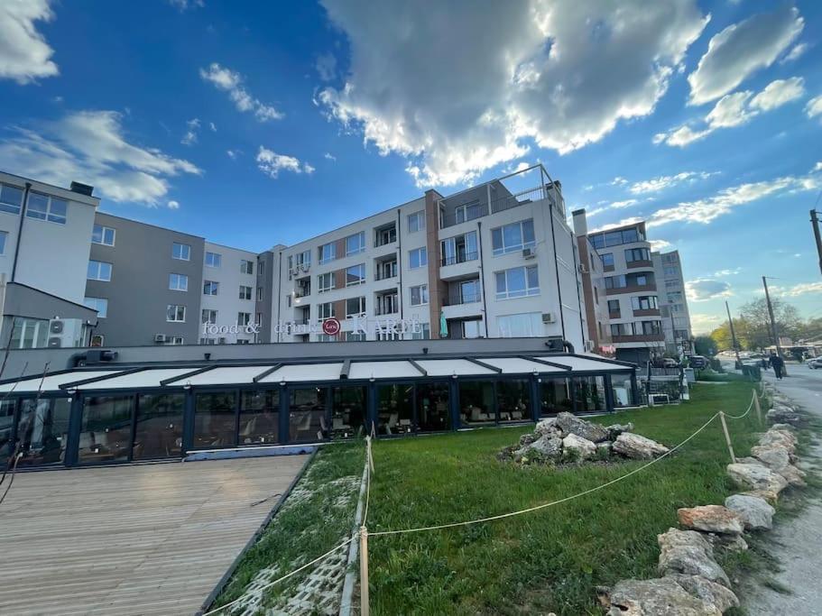 Hidden Treasure Apartment Варна Екстериор снимка